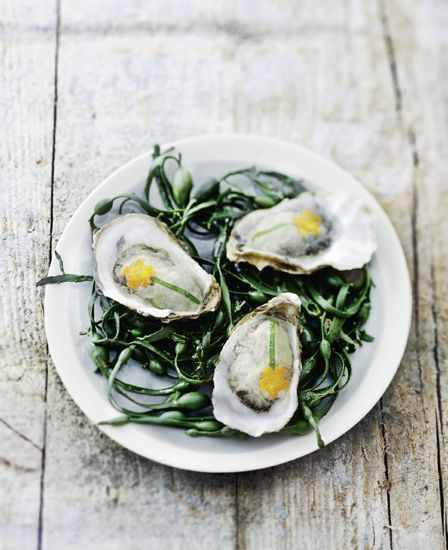 Les huîtres en nage glacée : une création étoilée signée Guy Savoy