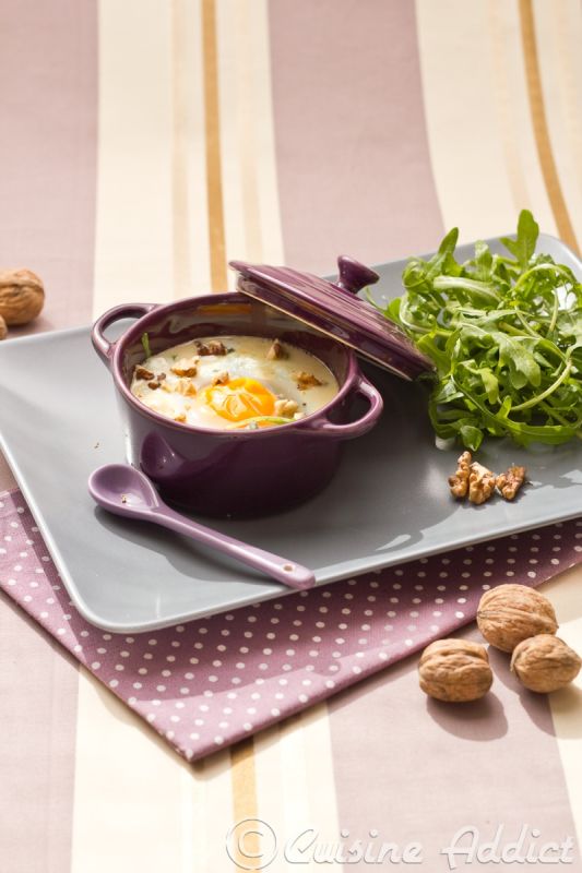 Oeufs cocotte au roquefort et à la roquette