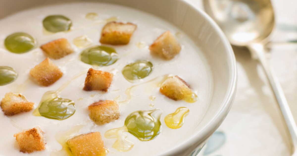 Découvrez l'ajo blanco : la soupe froide aux amandes qui réinvente vos étés