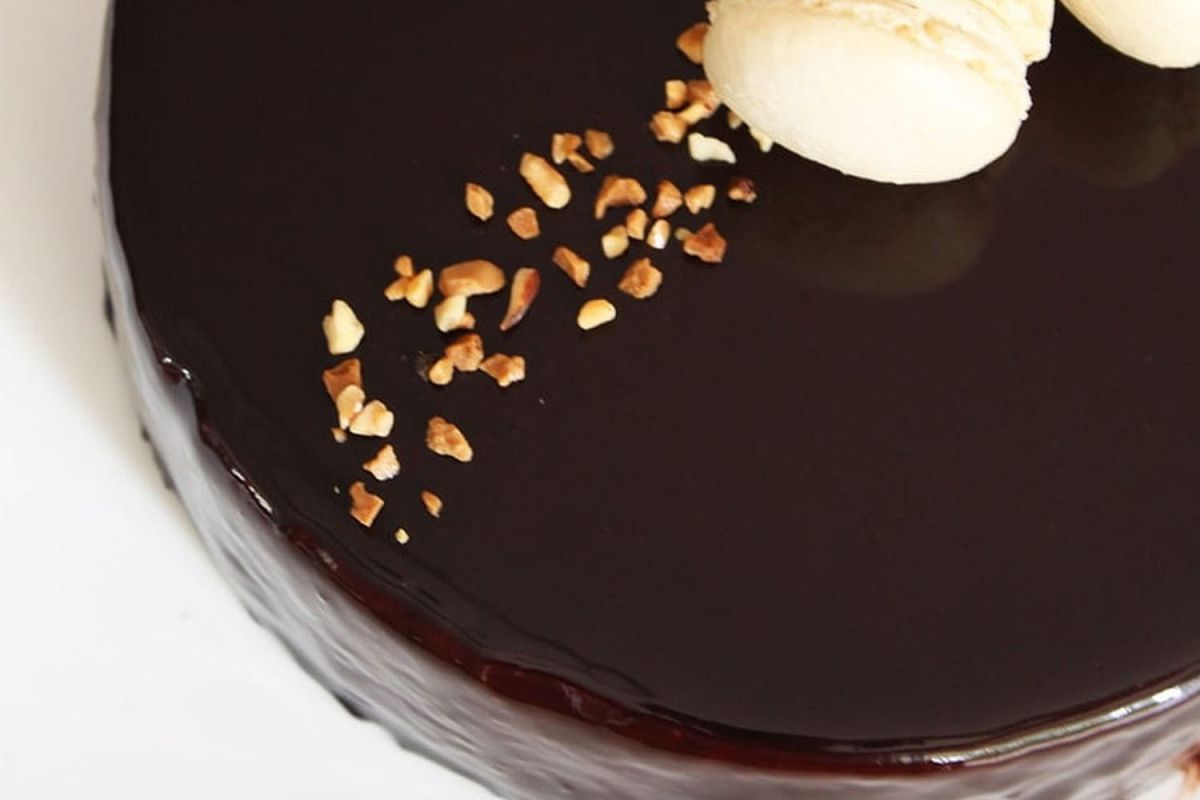 Comment réaliser facilement un nappage au chocolat brillant