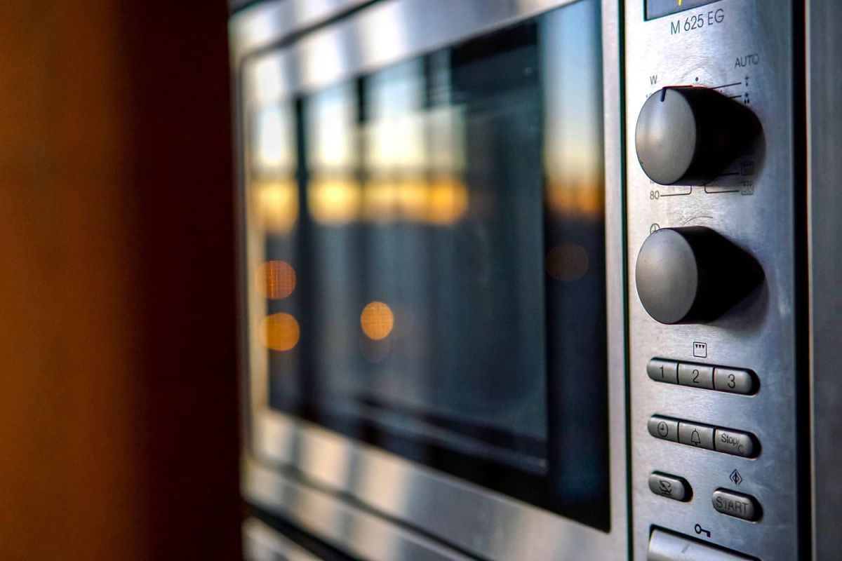 Maîtriser le micro-ondes : astuces pour une cuisson réussie