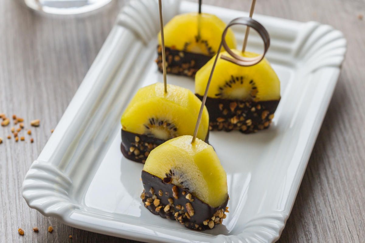 Sucettes de kiwi gold au chocolat