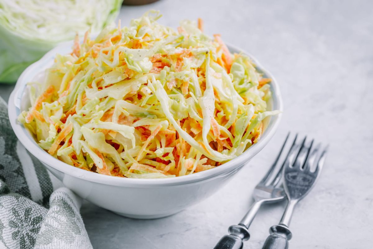 Redécouvrez le coleslaw avec la recette acidulée de Cyril Lignac