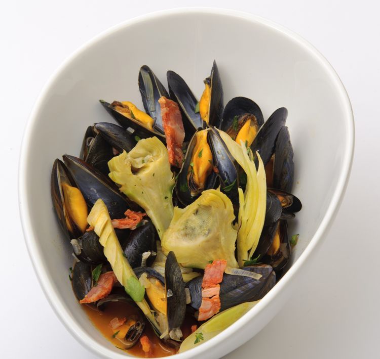 Savourez des moules au chorizo et artichauts violets pour une évasion en Bretagne