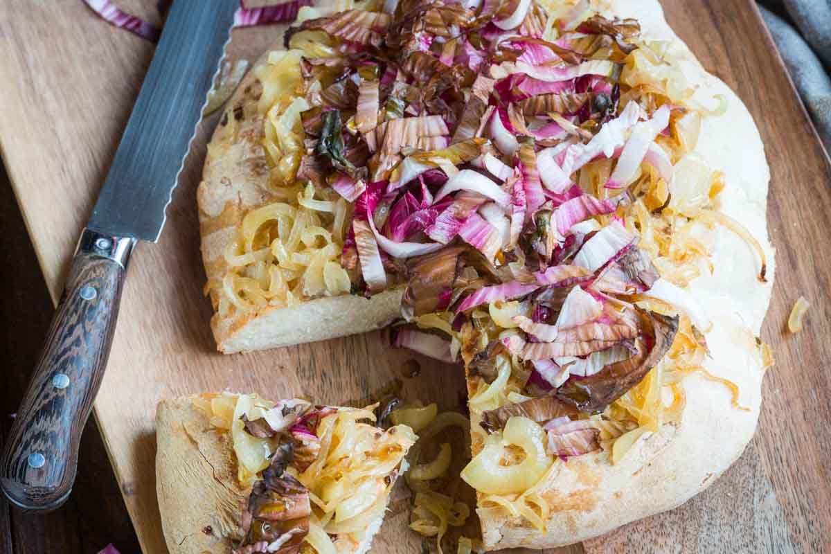 Fougasse aux oignons rouges