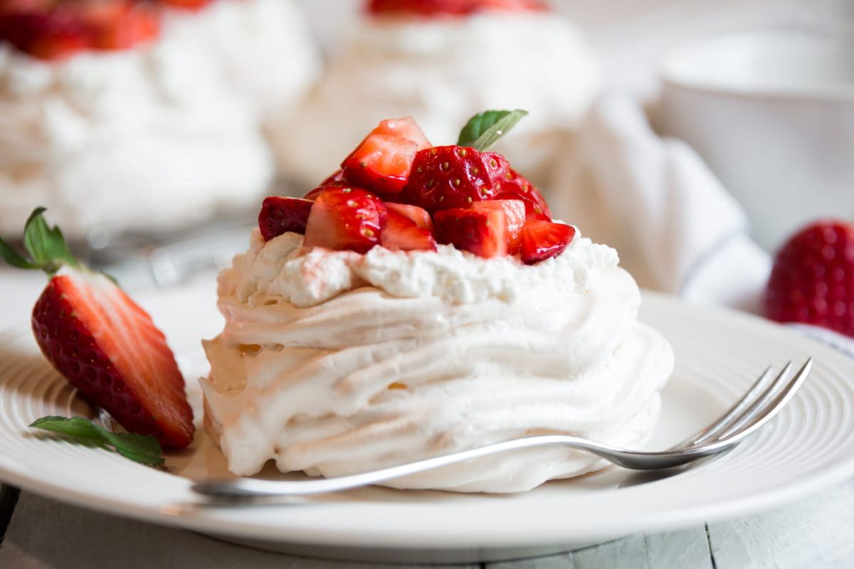 Découvrez la pavlova aux fraises de Laurent Mariotte