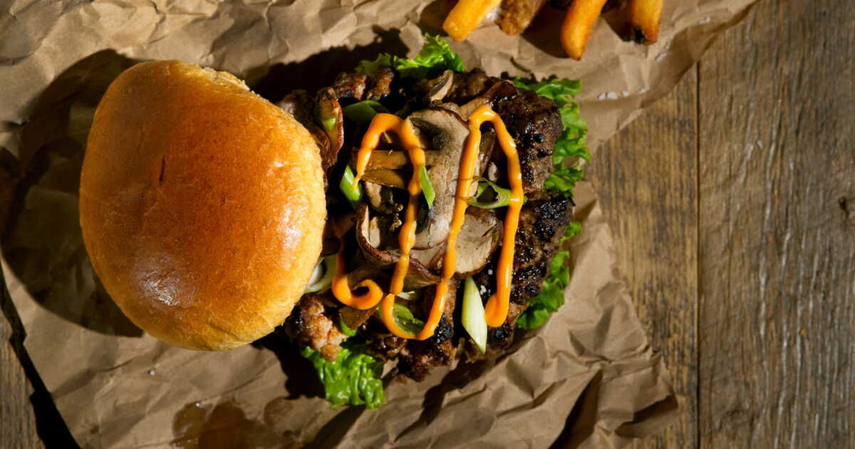 Découvrez comment réaliser un smash burger d'exception