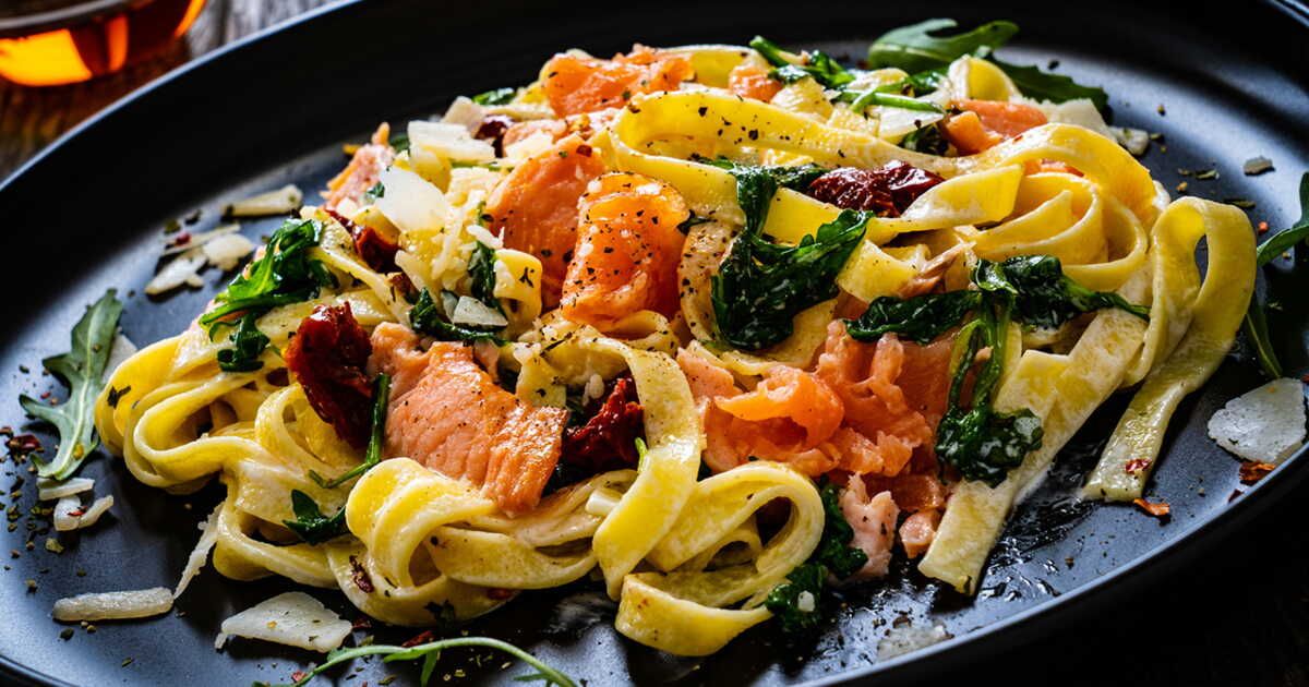 Pâtes au saumon et épinards : une recette rapide et savoureuse