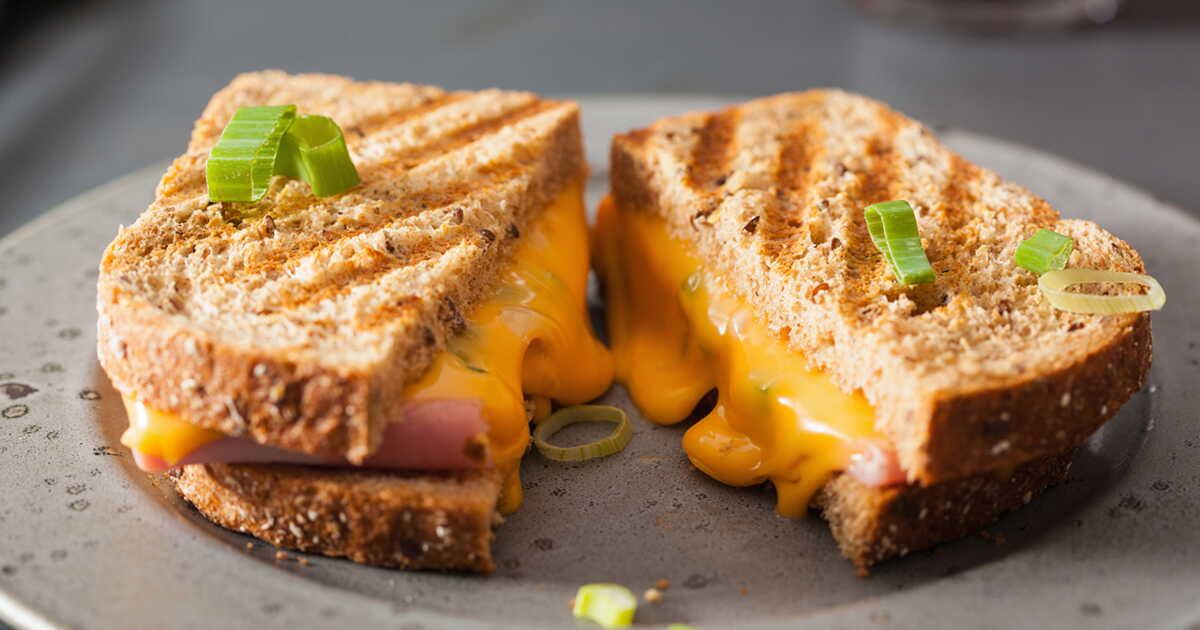 Découvrez le croque-monsieur au cheddar et mozzarella : un délice incontournable