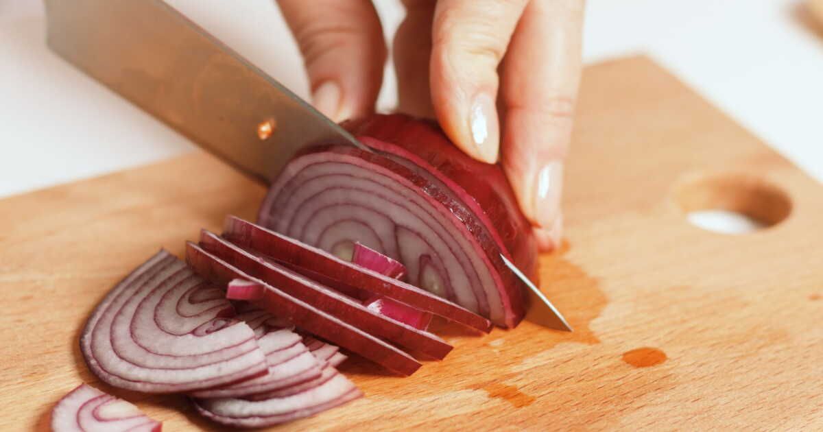les secrets d'un chef pour couper un oignon à la perfection