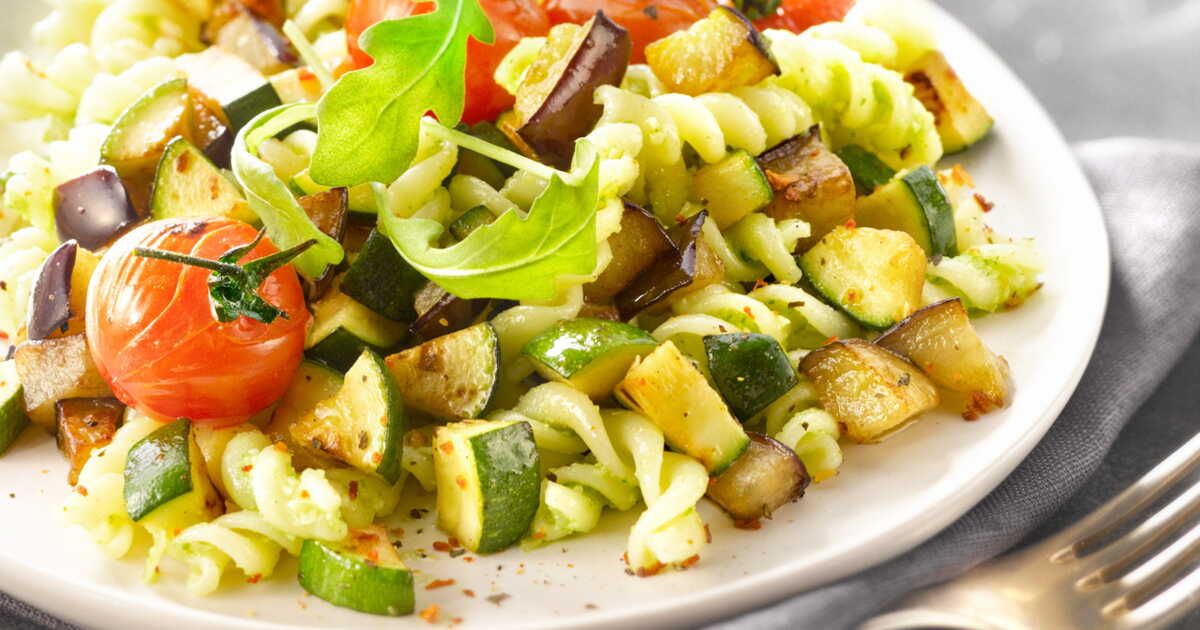 Savourez des fusilli aux légumes grillés pour un plat coloré et savoureux