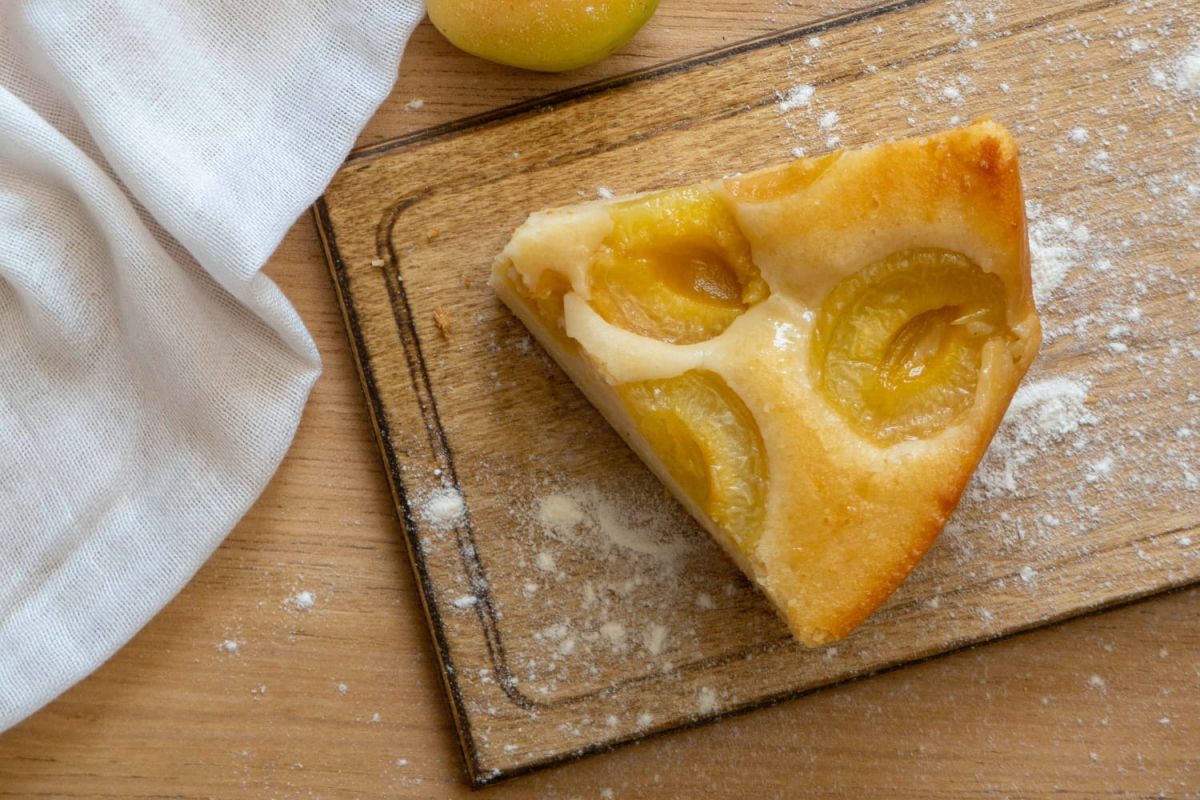 Découvrez la délicieuse recette du clafoutis abricots et nougat de Laurent Mariotte