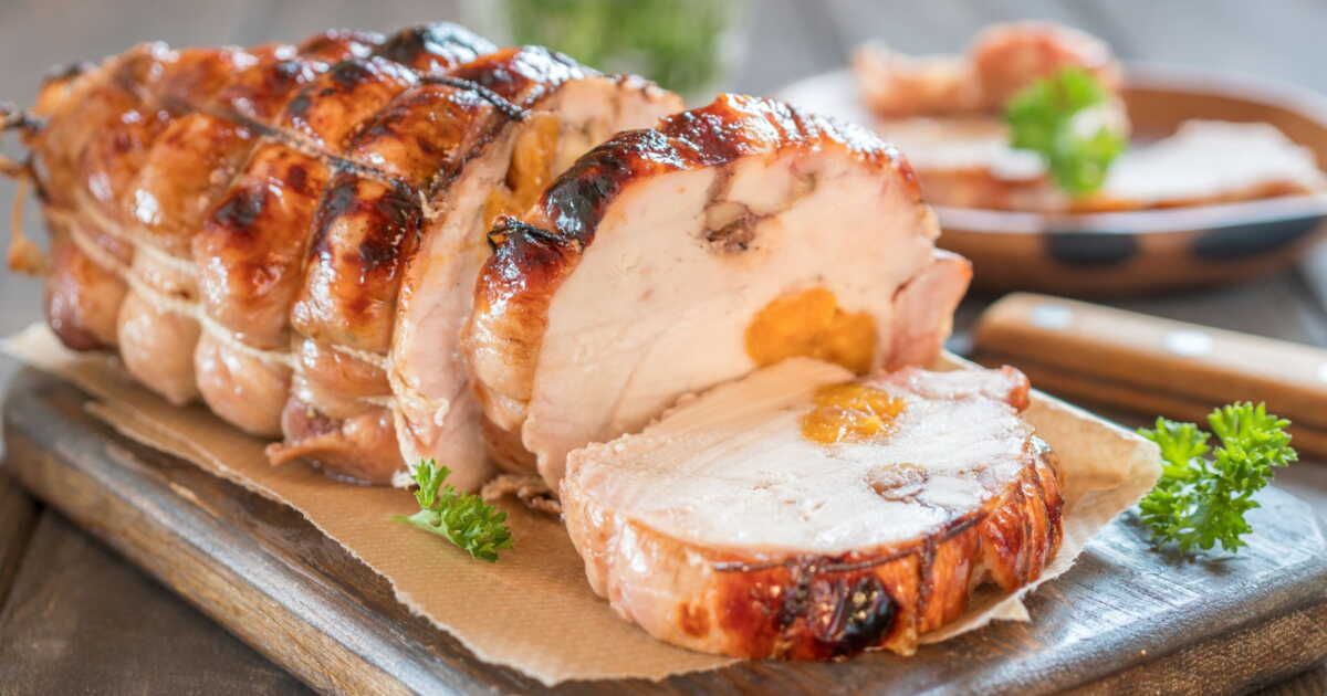 Des astuces infaillibles pour cuire un rôti de dinde tendre et savoureux