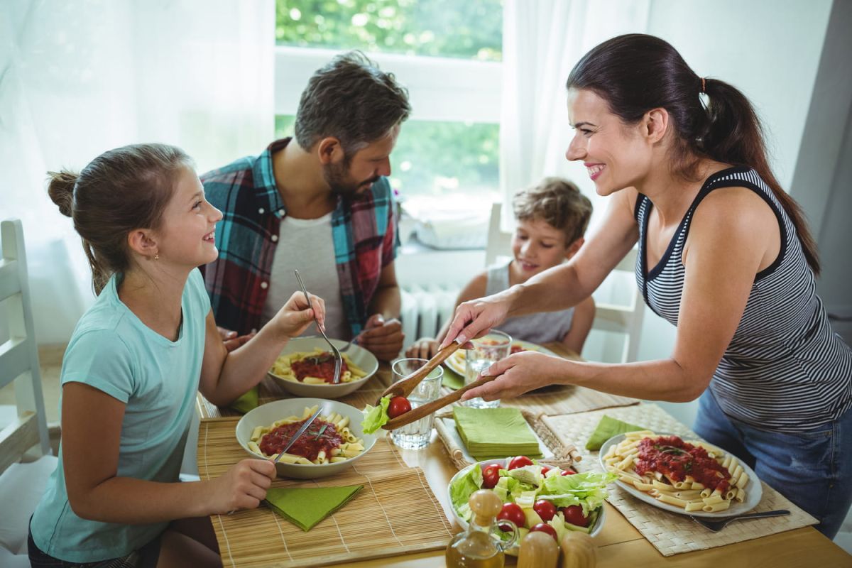 dîner en famille : l'heure idéale pour savourer chaque instant