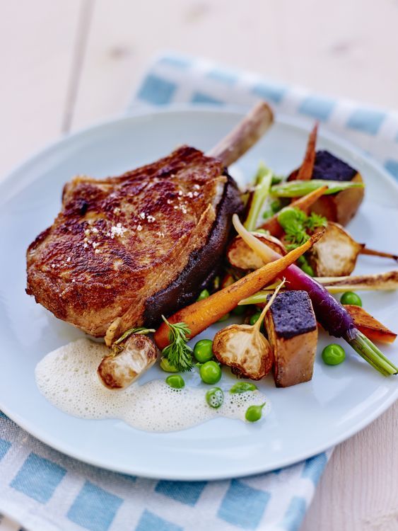 Côte de veau panée à la chapelure de pain brulé et légumes printaniers