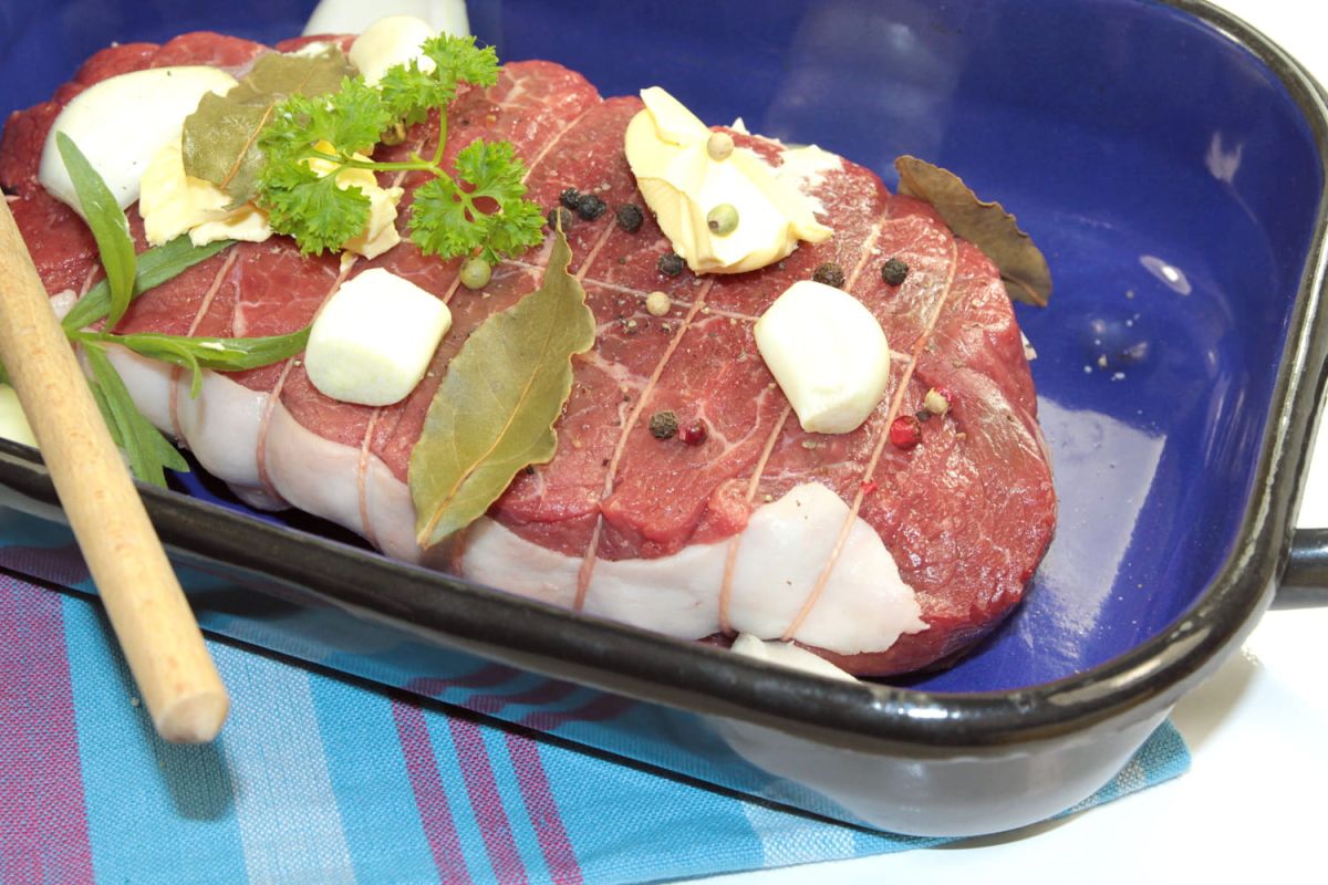 le geste qui ruine la qualité de votre viande, selon les bouchers