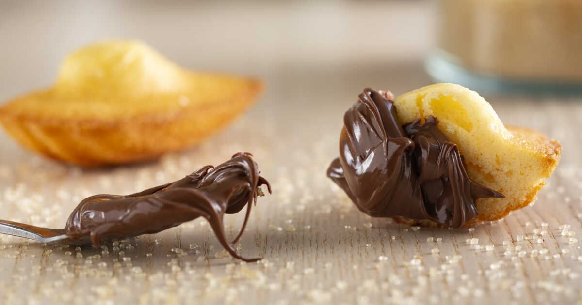 Madeleines fourrées à la pâte à tartiner : une douceur régressive à savourer