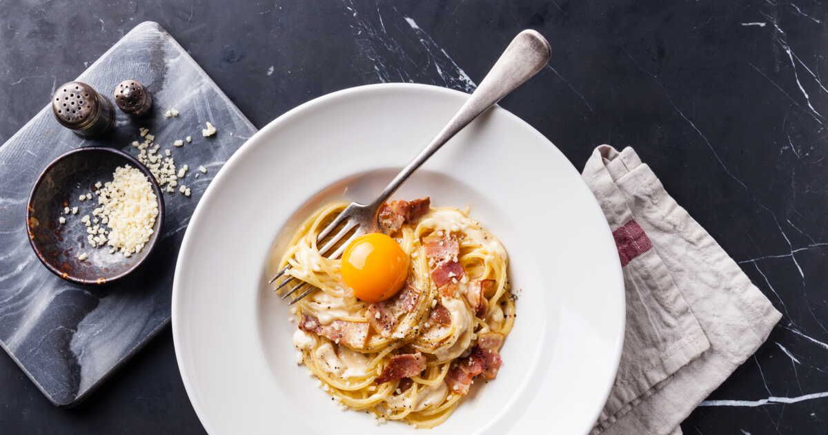 Découvrez la véritable recette des pâtes carbonara du chef Philippe Etchebest