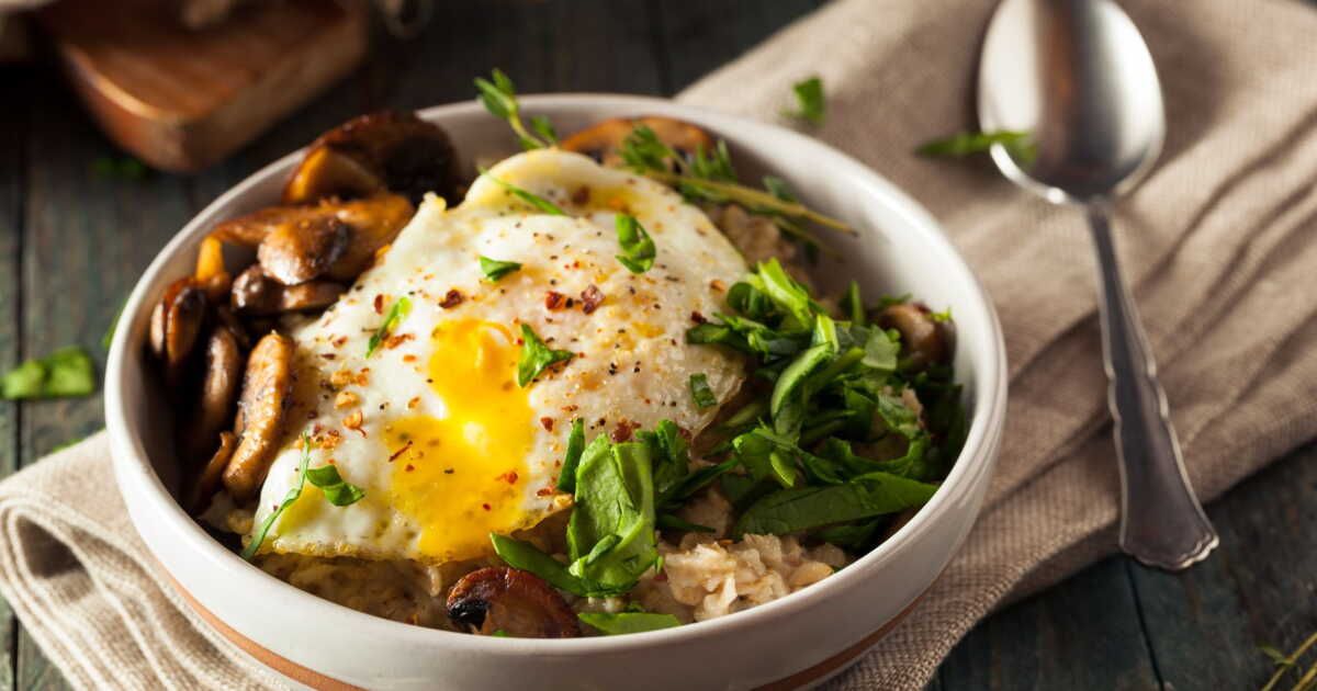 Découvrez le porridge salé : une alternative savoureuse et nutritive au petit-déjeuner