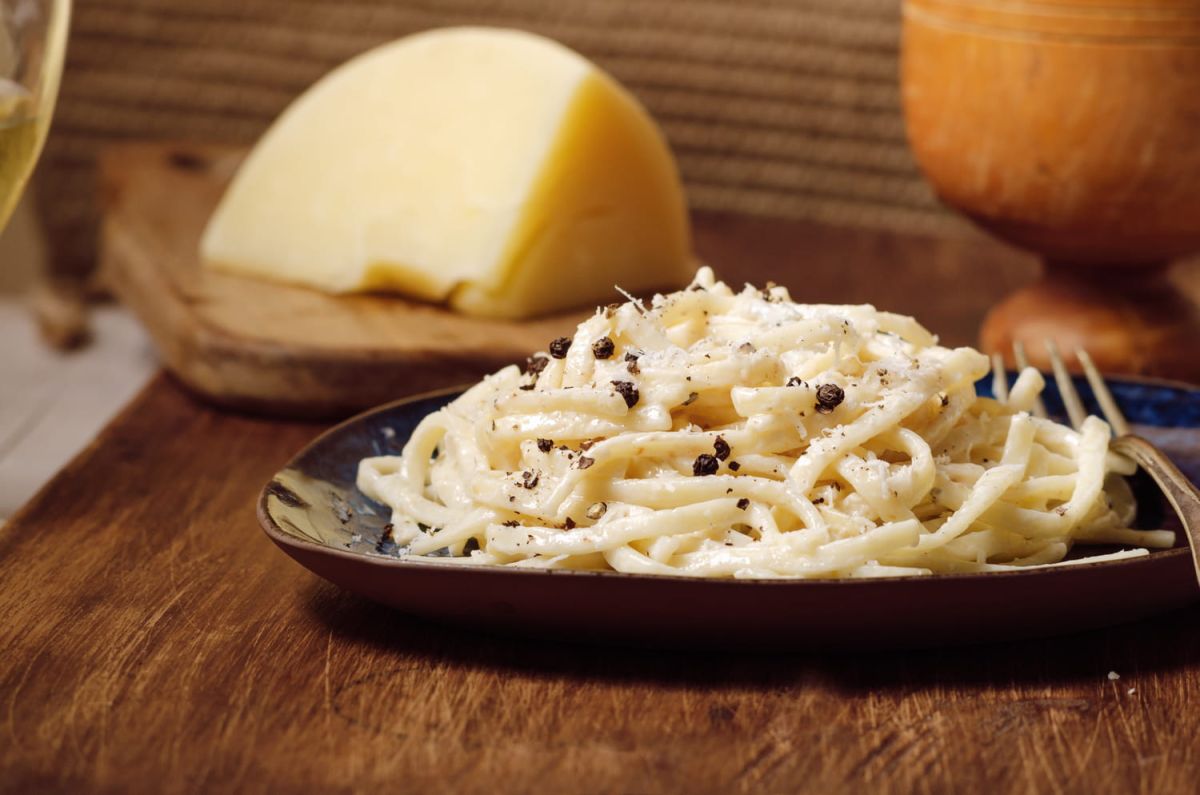 La recette infaillible des spaghettis cacio e pepe d'un chef italien